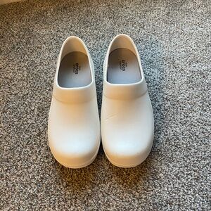 Dual Crocs comfort platform shoe size W8